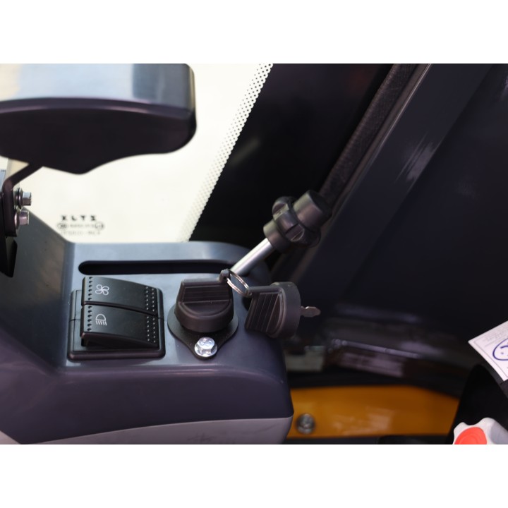 Vikšrinis mini ekskavatorius su kabina TUKO KW12KAB KOOP KD192FC 7.6kW darbinis svoris 1.2 Tonos
